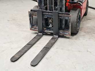Chariot élévateur d'occasion WEITERE UniCarriers UG1D2A32LQ GAS VIERRADFRONTSTAPLER (13034780)