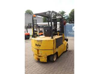 Chariot élévateur d'occasion YALE ERC50AKE ELEKTRO VIERRADFRONTSTAPLER (13062909)