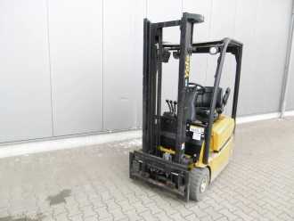 Chariot élévateur d'occasion YALE ERP 15 VT ELEKTRO DREIRADFRONTSTAPLER (12939003)