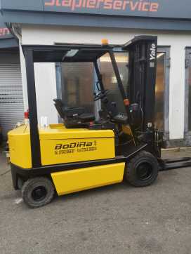 Chariot élévateur d'occasion YALE ERP 30 ALF ELEKTRO VIERRADFRONTSTAPLER (12839222)