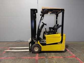 Chariot élévateur d'occasion YALE ERP13-15VC ELEKTRO DREIRADFRONTSTAPLER (13072636)