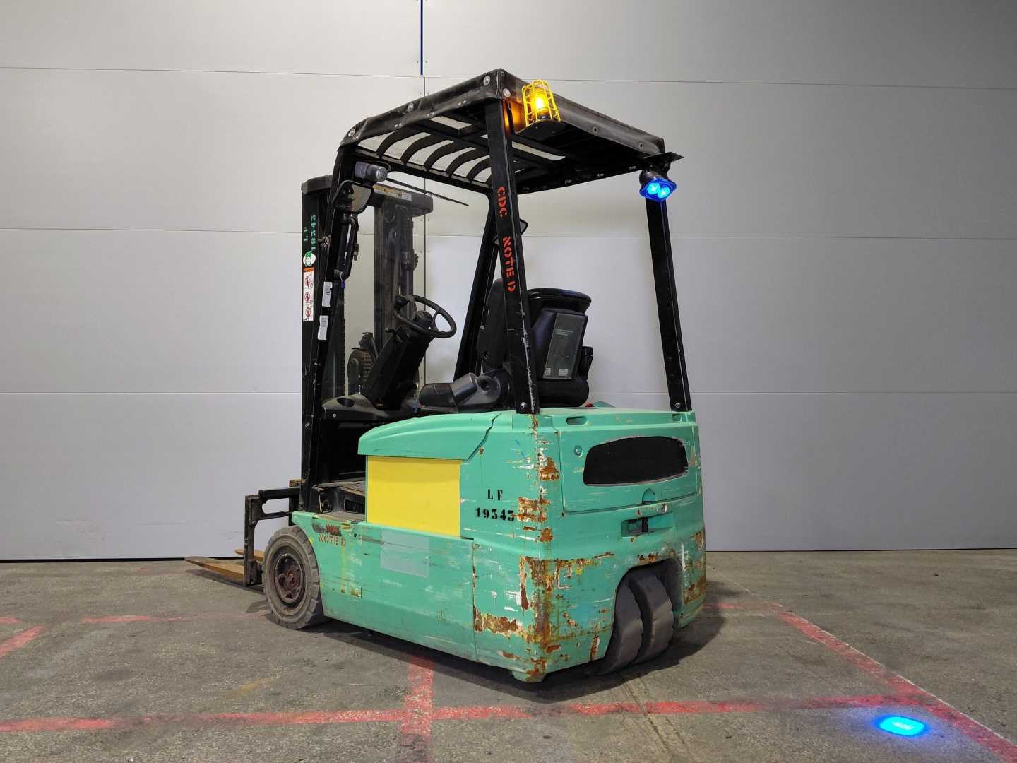 Chariot élévateur d'occasion YALE ERP16 ATF ELEKTRO DREIRADFRONTSTAPLER (13048318)