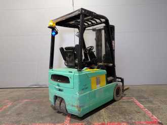 Chariot élévateur d'occasion YALE ERP16 ATF ELEKTRO DREIRADFRONTSTAPLER (13070992)