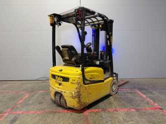 Chariot élévateur d'occasion YALE ERP16VT SWB ELEKTRO DREIRADFRONTSTAPLER (13069702)