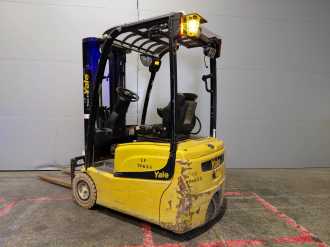 Chariot élévateur d'occasion YALE ERP16VT SWB ELEKTRO DREIRADFRONTSTAPLER (13069702) backdrop