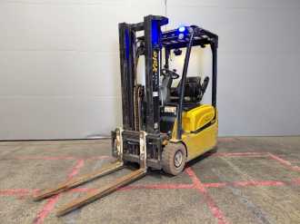 Chariot élévateur d'occasion YALE ERP16VT SWB ELEKTRO DREIRADFRONTSTAPLER (13069702)