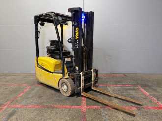 Chariot élévateur d'occasion YALE ERP16VT SWB ELEKTRO DREIRADFRONTSTAPLER (13069702)