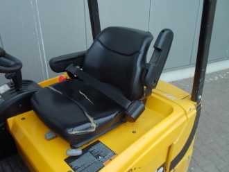 Chariot élévateur d'occasion YALE ERP18ATF ELEKTRO DREIRADFRONTSTAPLER (13074624)