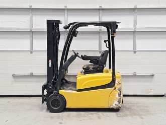 Chariot élévateur d'occasion YALE ERP18VT MWB ELEKTRO DREIRADFRONTSTAPLER (13075842)