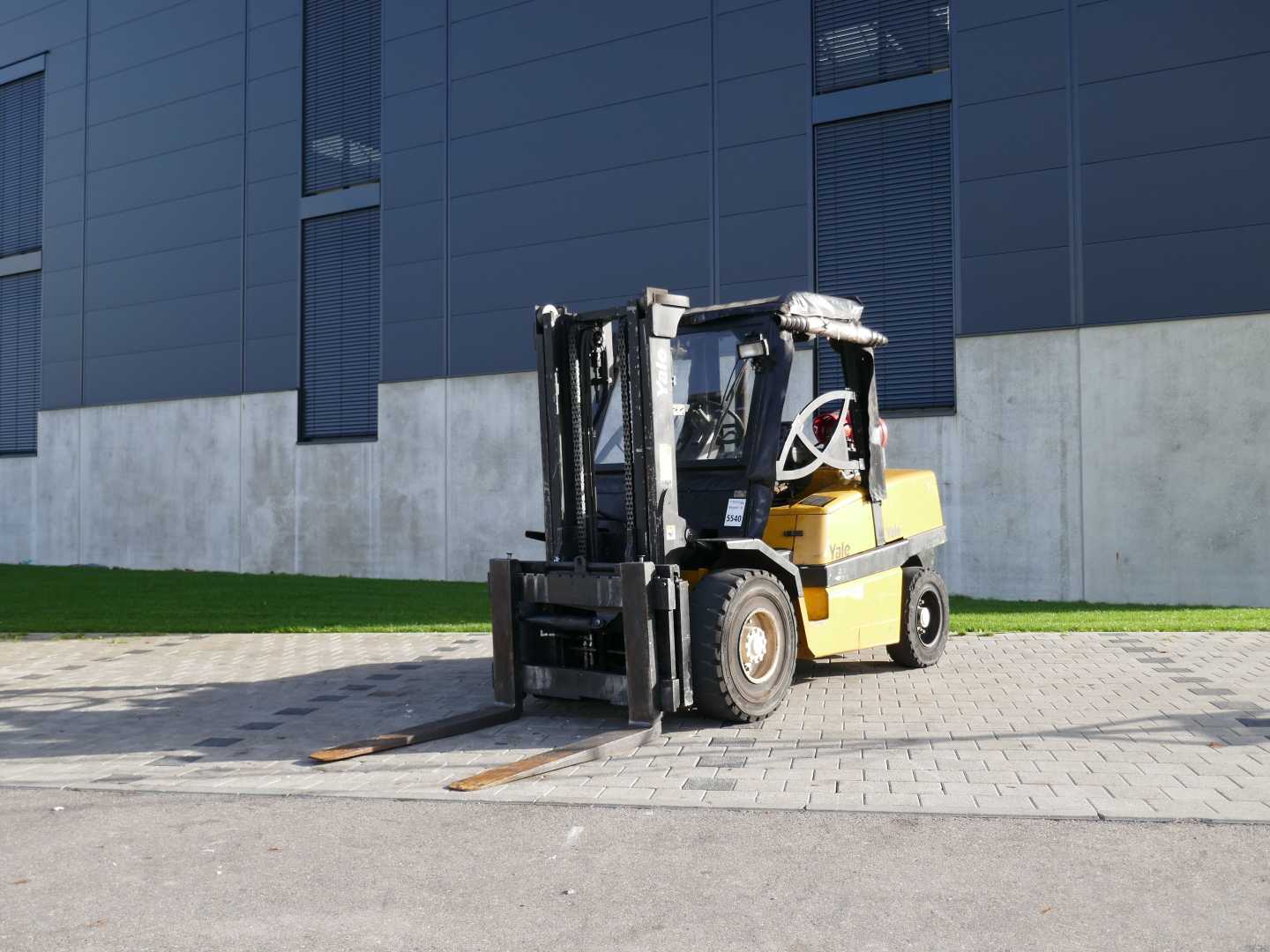 Chariot élévateur d'occasion YALE GLP55MJ V2214 GAS VIERRADFRONTSTAPLER (12920292)