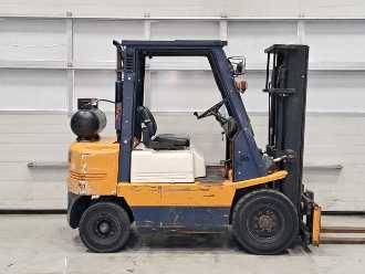 Chariot élévateur d'occasion YANG FG25 GAS VIERRADFRONTSTAPLER (13044203)