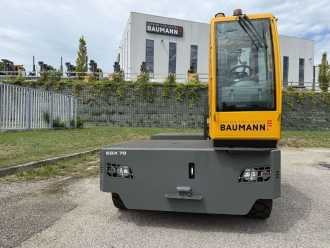 Used Forklift Truck BAUMANN EGX 70/14/63 TR (M22) ELEKTRO SEITENSTAPLER (13066327) backdrop
