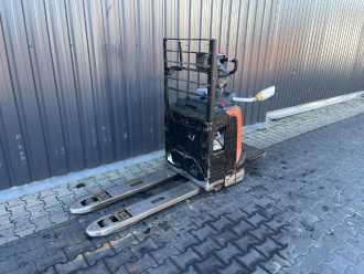 Used Forklift Truck BT LPE200 ELEKTRO NIEDERHUBWAGENDEICHSEL (13071273) backdrop