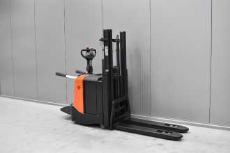 Used Forklift Truck BT SPE 200D /55710/ ELEKTRO HOCHHUBKOMMISSIONIERER (12999084) backdrop