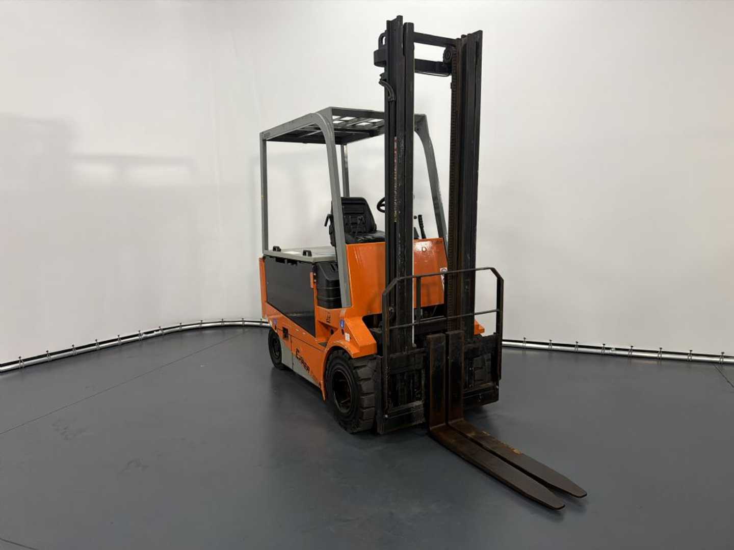 Used Forklift Truck CARER R30N ELEKTRO VIERRADFRONTSTAPLER (13076300)