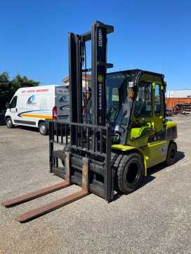 Used Forklift Truck CLARK chariot élévateur à fourches DIESEL VIERRADFRONTSTAPLER (13044174) backdrop