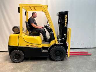 Used Forklift Truck HYSTER H2,5XT GAS VIERRADFRONTSTAPLER (13055413) backdrop