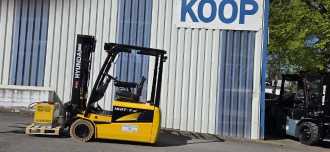 Used Forklift Truck HYUNDAI 15BT-7 ELEKTRO DREIRADFRONTSTAPLER (13045443) backdrop