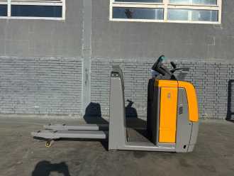 Used Forklift Truck JUNGHEINRICH ECE 220 Baujahr 2023 / Stunden 3125 /TOP CONDITION ELEKTRO NIEDERHUBKOMMISSIONIERER (13076489)