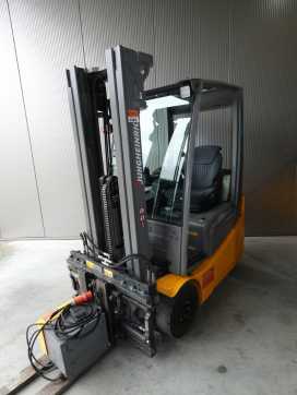 Used Forklift Truck JUNGHEINRICH EFG 215 ELEKTRO DREIRADFRONTSTAPLER (13076071) backdrop