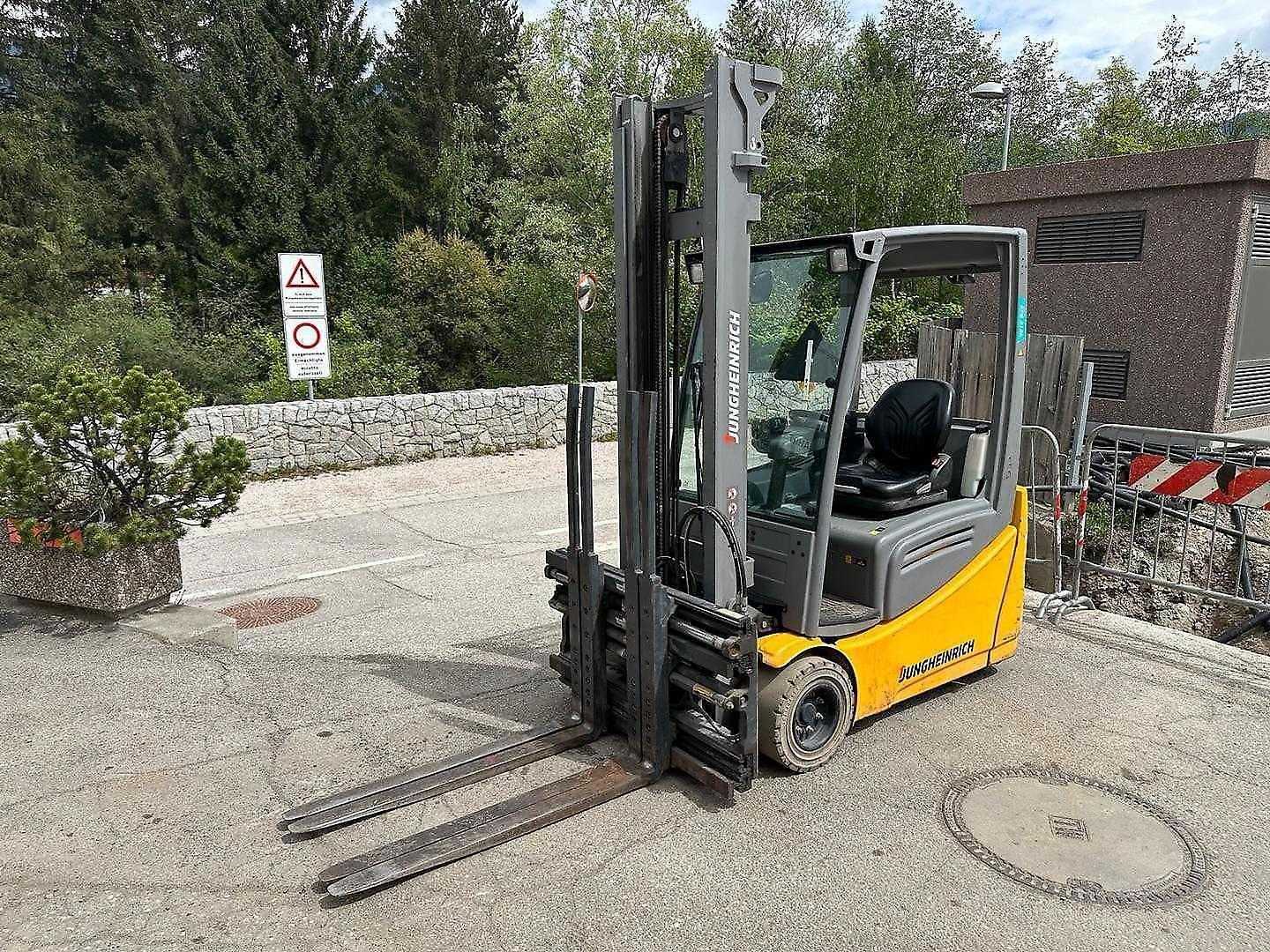 Used Forklift Truck JUNGHEINRICH EFG 218k - 400ZT ELEKTRO DREIRADFRONTSTAPLER (13076933)
