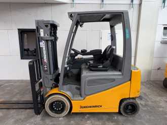 Used Forklift Truck JUNGHEINRICH EFG 430 / 2456 Std. ELEKTRO VIERRADFRONTSTAPLER (13062685) backdrop
