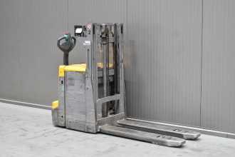 Used Forklift Truck JUNGHEINRICH EJD 222 /58444/ ELEKTRO HOCHHUBKOMMISSIONIERER (13060331) backdrop