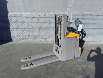 Used Forklift Truck JUNGHEINRICH EJD 222 Baujahr 2021 Stunden 7635 HH 2,1M ELEKTRO HOCHHUBWAGENDEICHSEL (13076309) backdrop
