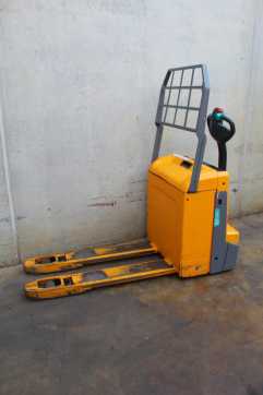 Used Forklift Truck JUNGHEINRICH EJE 222 ELEKTRO NIEDERHUBWAGENSEMIELEKTRISCH (13071082) backdrop