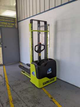 Used Forklift Truck LIFTER gerbeur à conducteur accompagnant ELEKTRO HOCHHUBWAGENDEICHSEL (12829681) backdrop