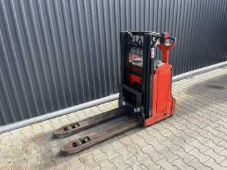 Used Forklift Truck LINDE D08 ELEKTRO HOCHHUBWAGENDEICHSEL (13066522) backdrop