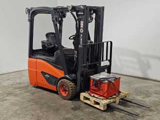 Used Forklift Truck LINDE E14 ELEKTRO VIERRADFRONTSTAPLER (12990713) backdrop