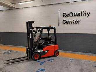 Used Forklift Truck LINDE E16 P ELEKTRO VIERRADFRONTSTAPLER (13033369) backdrop