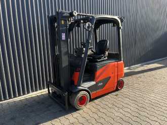 Used Forklift Truck LINDE E18PH-02 ELEKTRO VIERRADFRONTSTAPLER (13075956) backdrop