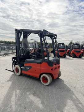 Used Forklift Truck LINDE E25RL-01 DIESEL VIERRADFRONTSTAPLER (13067157) backdrop