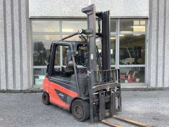 Used Forklift Truck LINDE E30-01 ELEKTRO VIERRADFRONTSTAPLER (13076936) backdrop