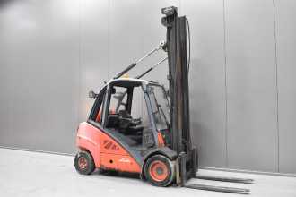 Used Forklift Truck LINDE H 35 T - 01 /58218/ GAS VIERRADFRONTSTAPLER (13056512) backdrop