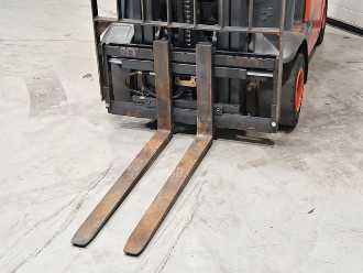 Used Forklift Truck LINDE H20T-01 GAS VIERRADFRONTSTAPLER (12954738)