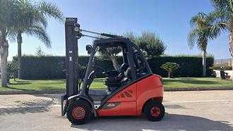 Used Forklift Truck LINDE H30D-02 393 EVO DIESEL VIERRADFRONTSTAPLER (12912904) backdrop