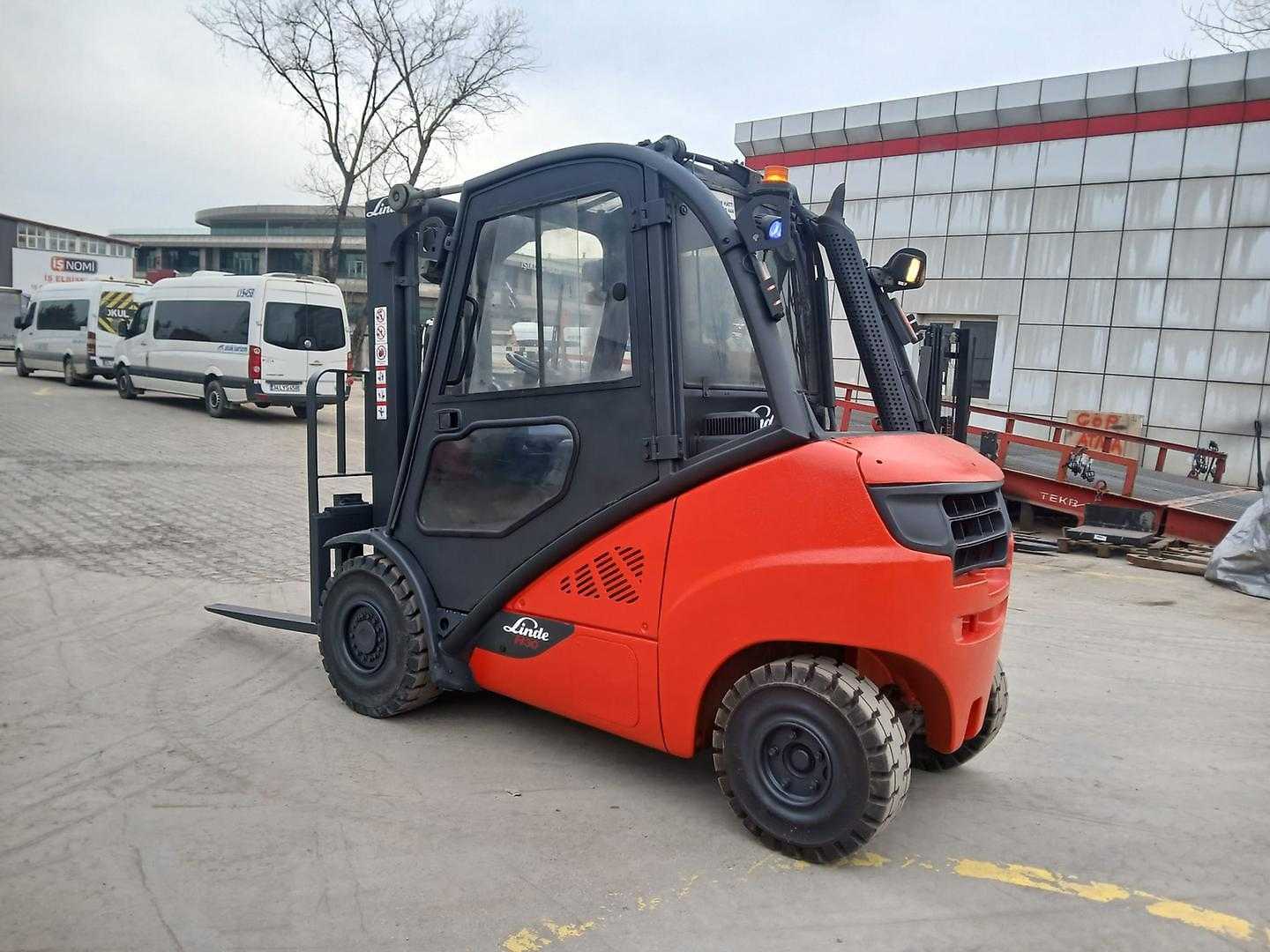 Used Forklift Truck LINDE H30D-02 DIESEL VIERRADFRONTSTAPLER (13028292)