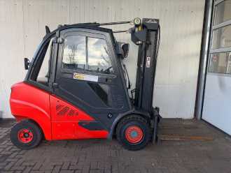 Used Forklift Truck LINDE H30D-02 DIESEL VIERRADFRONTSTAPLER (13046340) backdrop