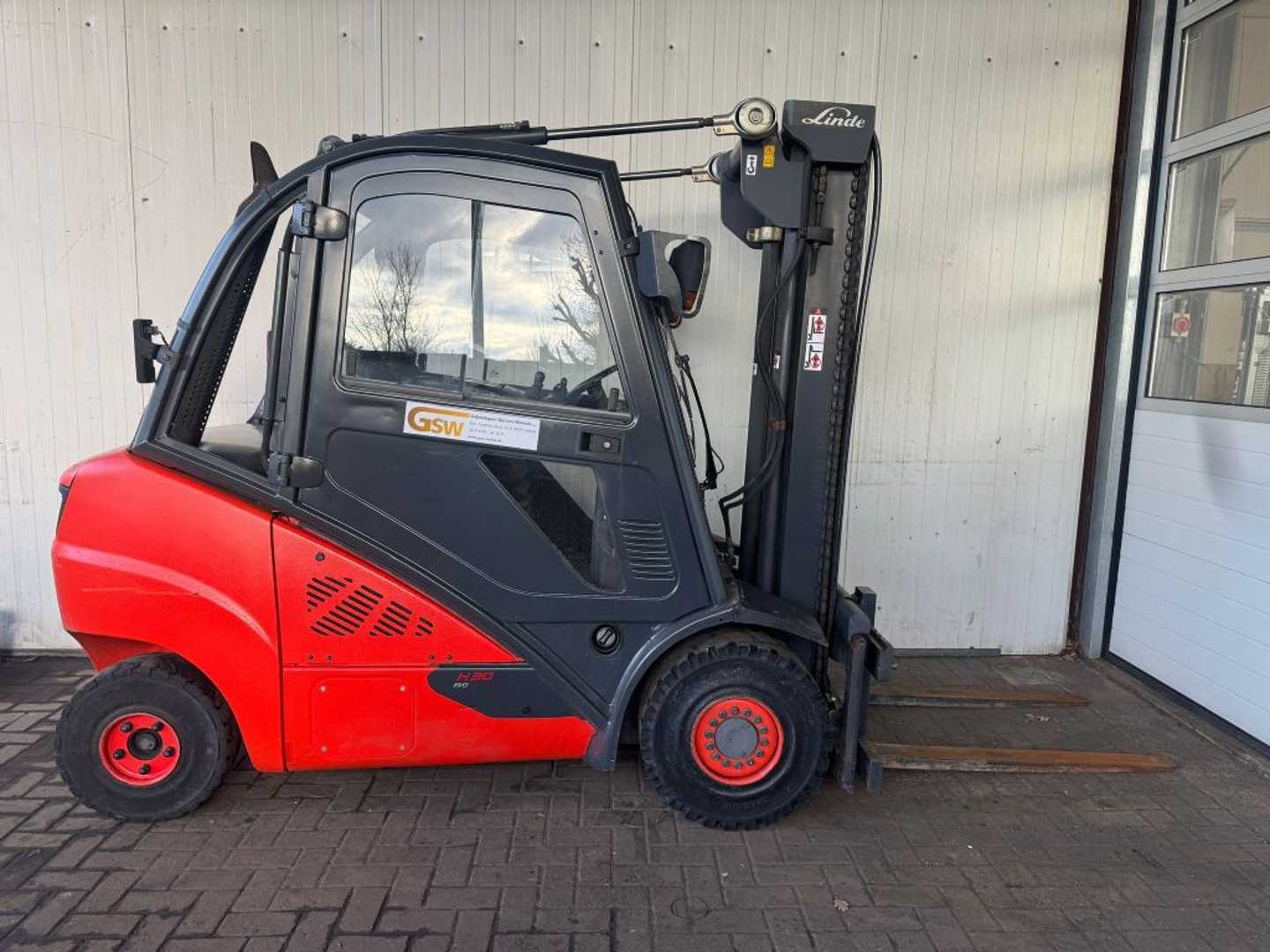 Used Forklift Truck LINDE H30D-02 DIESEL VIERRADFRONTSTAPLER (13046340)