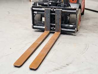 Used Forklift Truck LINDE H30TCNG-02 GAS VIERRADFRONTSTAPLER (12833610)