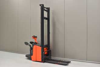Used Forklift Truck LINDE L 14 AP /23527/ ELEKTRO HOCHHUBKOMMISSIONIERER (13076386) backdrop