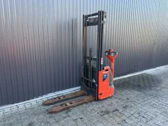 Used Forklift Truck LINDE L12 ELEKTRO HOCHHUBWAGENDEICHSEL (13075962) backdrop
