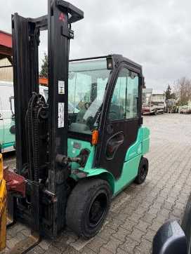 Used Forklift Truck MITSUBISHI FD 30 N DIESEL VIERRADFRONTSTAPLER (12997061) backdrop