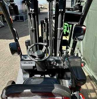 Used Forklift Truck NISSAN UG1D2A32LQ  GAS VIERRADFRONTSTAPLER (13007228)