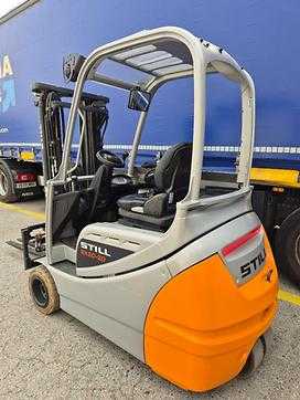 Used Forklift Truck STILL RX 20-20 drive in ELEKTRO DREIRADFRONTSTAPLER (12902691) backdrop