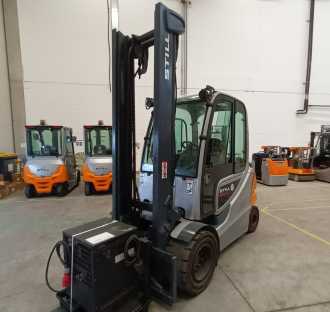 Used Forklift Truck STILL RX60-40 ELEKTRO VIERRADFRONTSTAPLER (12926103) backdrop