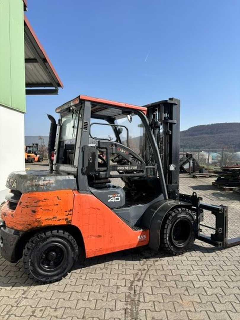 Used Forklift Truck TOYOTA 40-8FD35N DIESEL VIERRADFRONTSTAPLER (13050552)